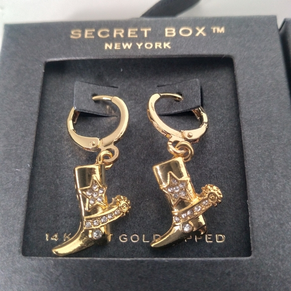 Secret Box New York 14K Gold Dipped Western Clover Necklace & Earrings Set - Picture 6 of 8